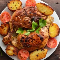 دجاج محمر مع الأرز والخضار
